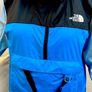 North Face windbreaker excellent condition